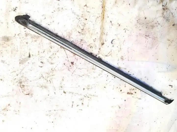 Mercedes-Benz GL X164 (2006 - 2012) 1646908180 Накладка стекла задней двери — фото 2