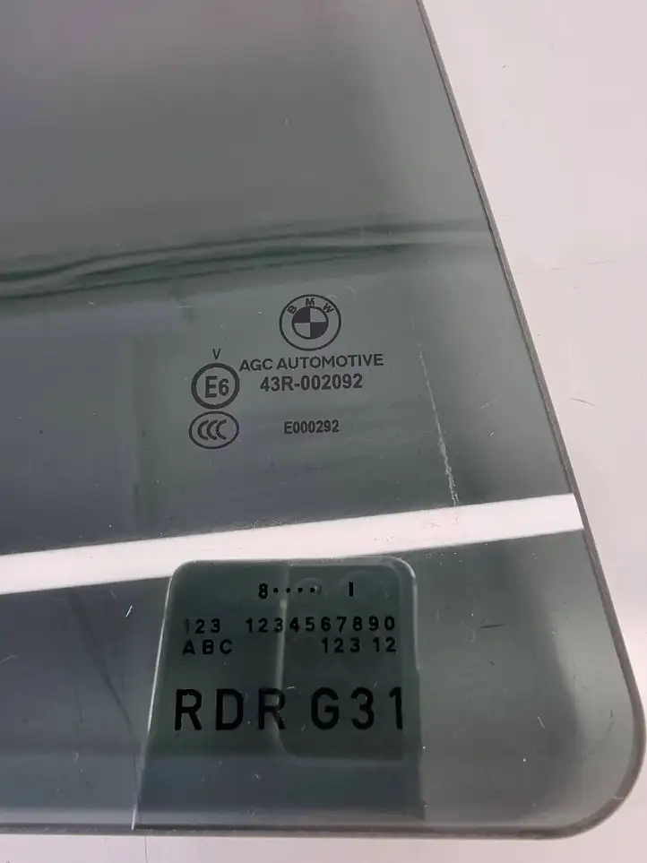 BMW 5 G30 G31 (2016 - ) 43R002092 Стекло задней двери — фото 3