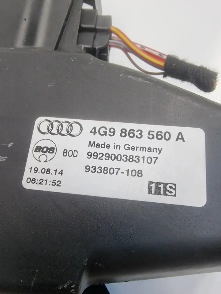 Audi RS6 C7 (2012 - 2014) 4G9863560A Механизм шторки багажника — фото 8