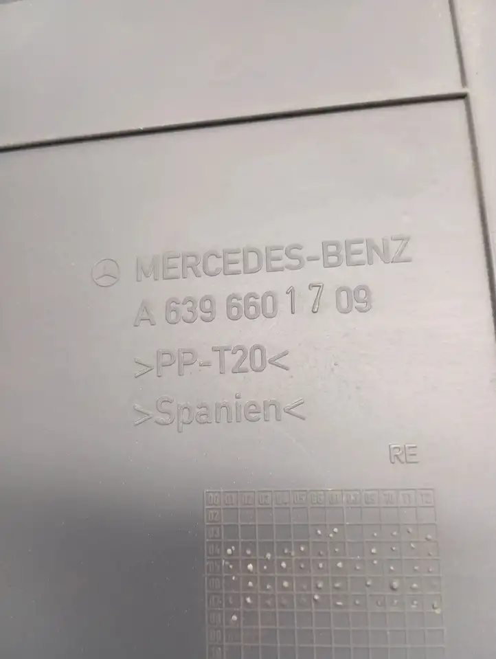 Mercedes-Benz Vito Viano W639 (2003 - 2010) A6396601709 Прочие детали салона — фото 4