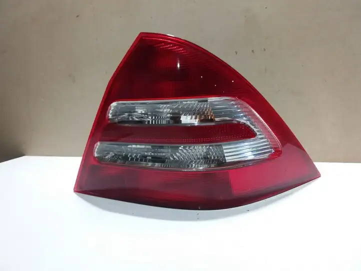 Mercedes-Benz C W203 (2000 - 2007) 2038200164R Задний фонарь в кузове — фото 1