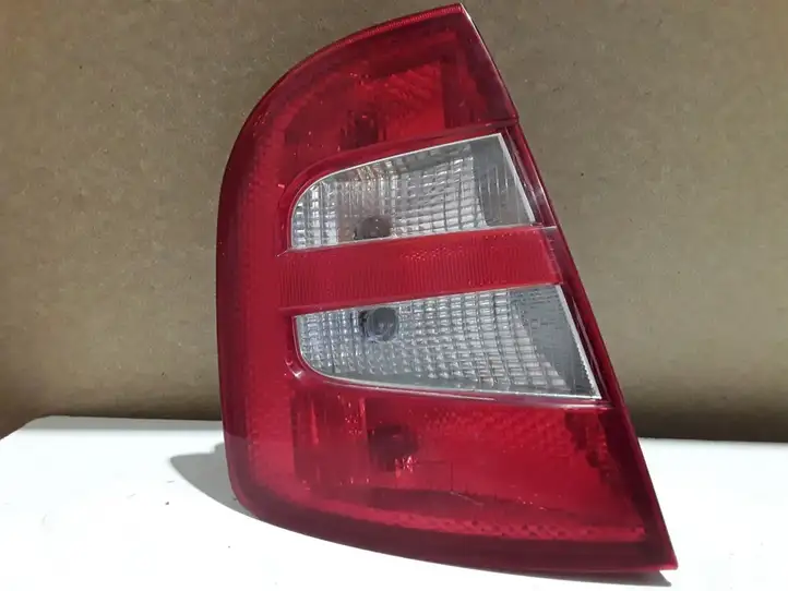 Skoda Fabia Mk1 (6Y) (1999 - 2007) 6Y6945095 Задний фонарь в кузове — фото 1