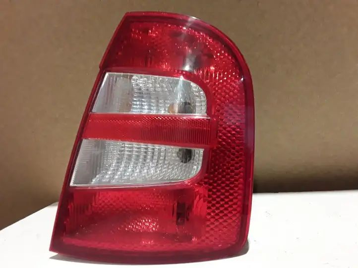 Skoda Fabia Mk1 (6Y) (1999 - 2007) 6Y6945096 Задний фонарь в кузове — фото 1