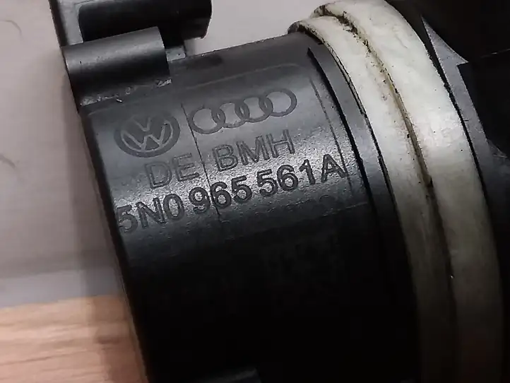 Volkswagen PASSAT B6 (2005 - 2010) 5N0965561A Электроциркуляционный насос — фото 4