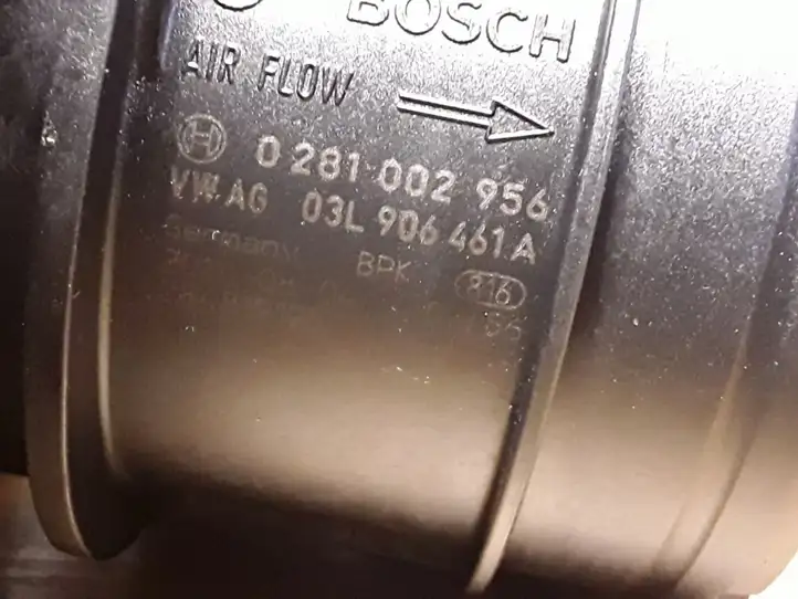 Volkswagen PASSAT B7 (2011 - 2014) 03L906461A Датчик массового расхода воздуха — фото 2