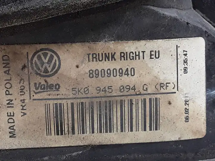 Volkswagen Golf VI (2009 - 2013) 5K0945094G Задний фонарь в крышке багажника — фото 3
