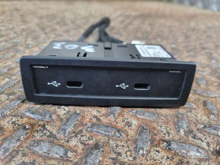 A2478204002 Mercedes-Benz A W177 USB jungtis