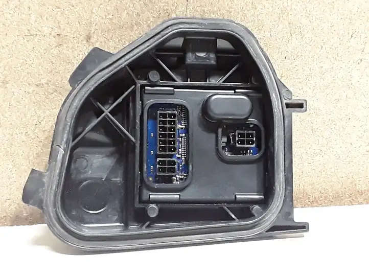 Volkswagen PASSAT B6 (2005 - 2010) 7L6941329A Блок розжига ксенона — фото 2
