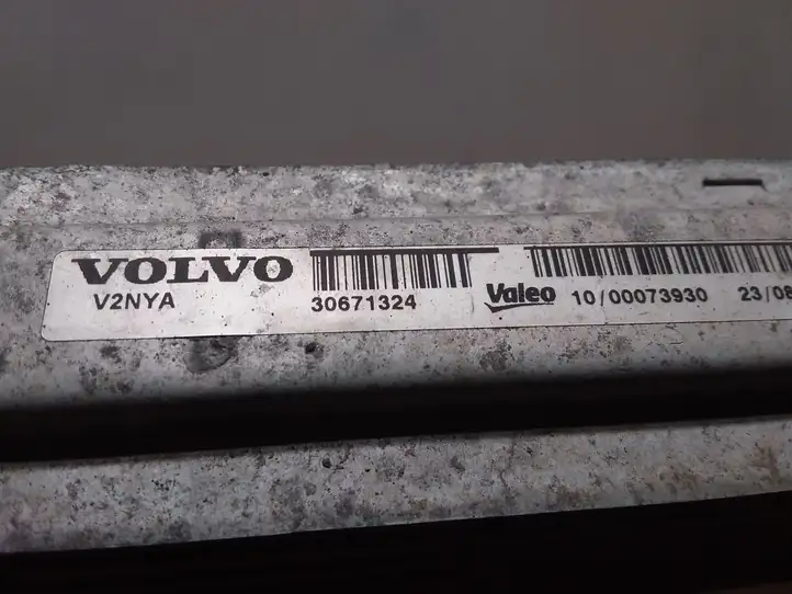 Volvo V70 (2007 - 2013) 30671324 Интеркулер — фото 2
