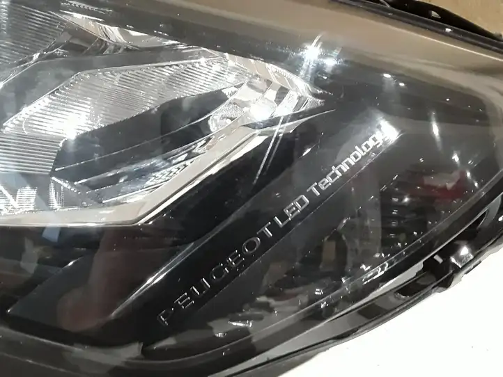 Peugeot 208 (2015 - 2019) 90200109 Передняя фара — фото 2