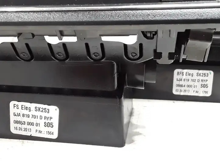 Skoda Rapid (NH) (2012 - 2019) 5JA820951B Центральный воздушный дефлектор — фото 4