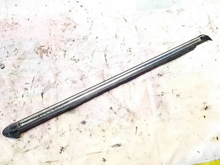 Mercedes-Benz GL X164 (2006 - 2012) 1646908280 Накладка стекла задней двери — фото 2