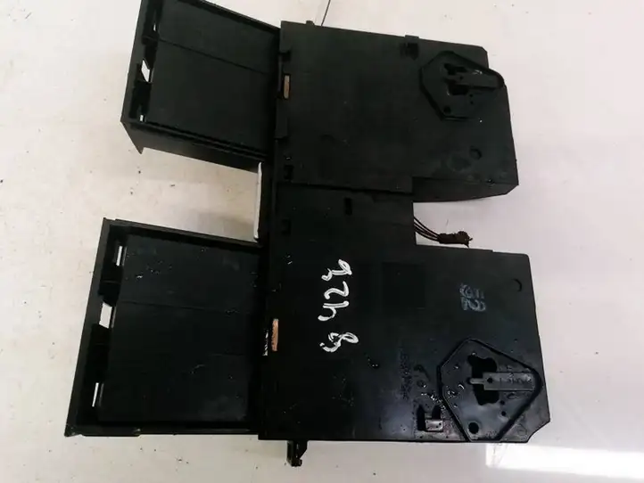 (2005 - 2010) 3C0858407 Вещевой ящик — фото 2