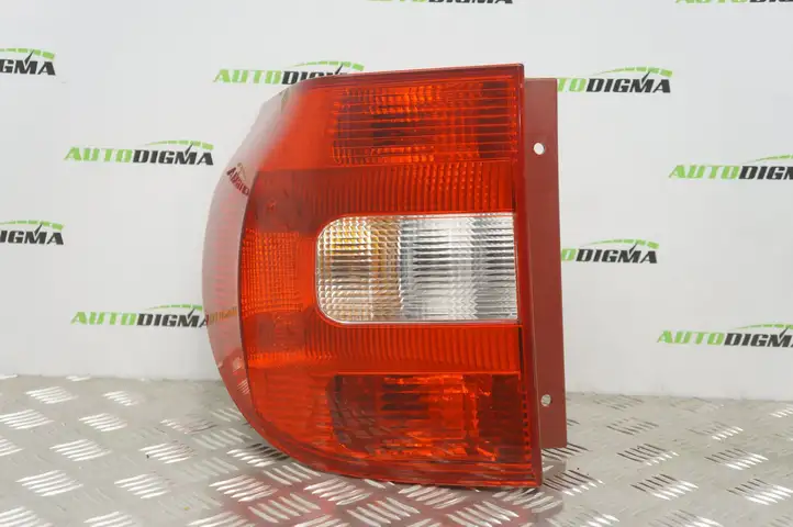 Skoda Yeti (5L) (2009 - 2012) 5L0945111 Задний фонарь в кузове — фото 1