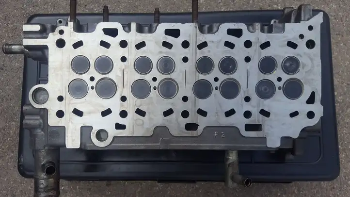 Toyota Avensis T250 (2006 - 2009) Головка блока цилиндров — фото 1