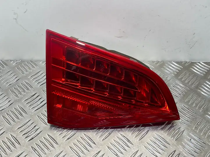 Audi A4 S4 B8 8K (2007 - 2011) 8K9945093B Задний фонарь в крышке багажника — фото 1