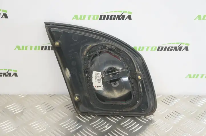 Nissan Primera (2000 - 2001) 89020317 Задний фонарь в крышке багажника — фото 2