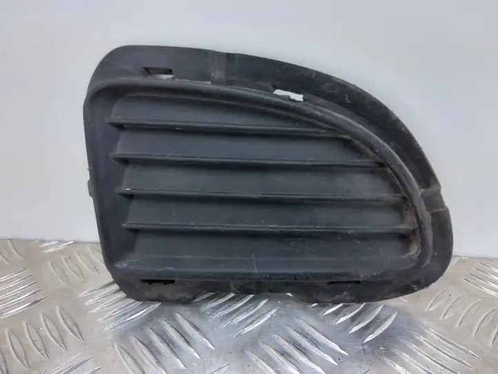 Fiat Punto (188) (1999 - 2010) 735410805 Нижняя решетка переднего бампера — фото 1