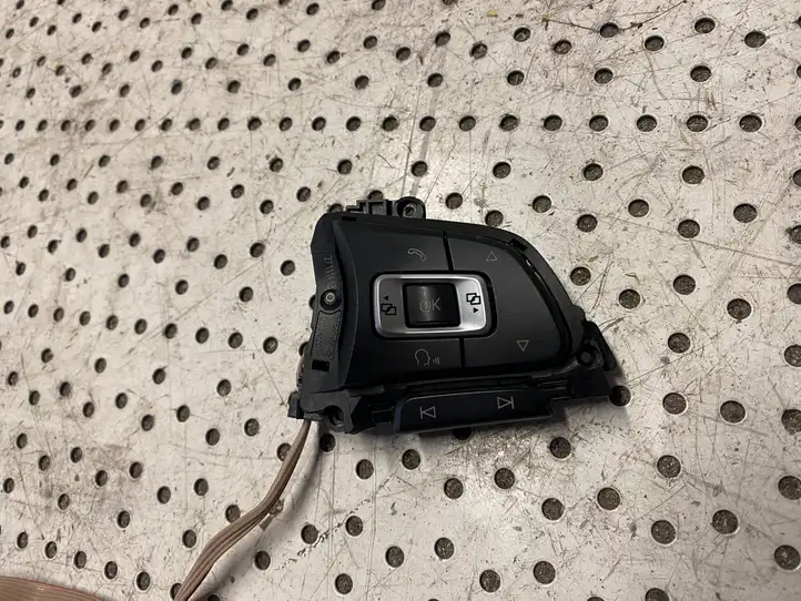 Volkswagen Golf VII (2013 - 2019) 5G0959442 Кнопки на рулевом колесе — фото 2