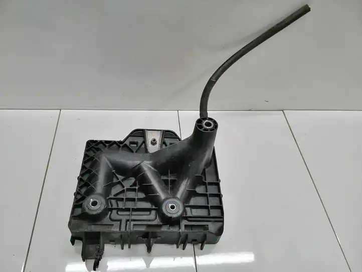 Volkswagen Polo V 6R (2009 - 2015) 5Z0915331B Площадка аккумулятора — фото 3