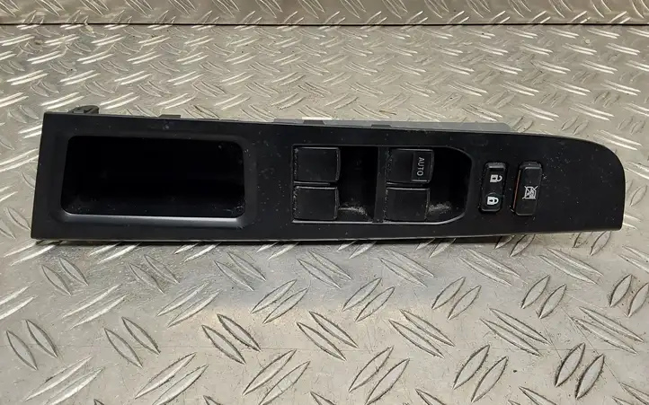 Toyota Yaris (2019 - ) 742320D690 Блок кнопок стеклоподъемников — фото 2