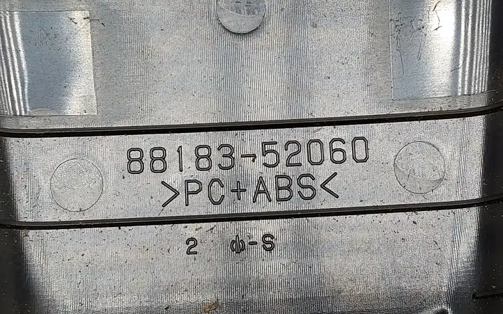 Toyota Yaris (2019 - ) 8818352060 Накладка зеркала заднего вида — фото 3