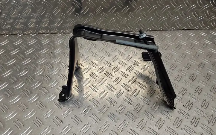 Toyota Yaris (2019 - ) Держатель аккумулятора — фото 1