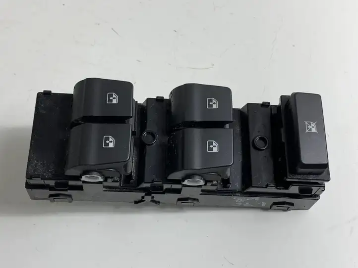 Hyundai i30 (2017 - ) 93571G3030 Кнопка стеклоподъемников — фото 1