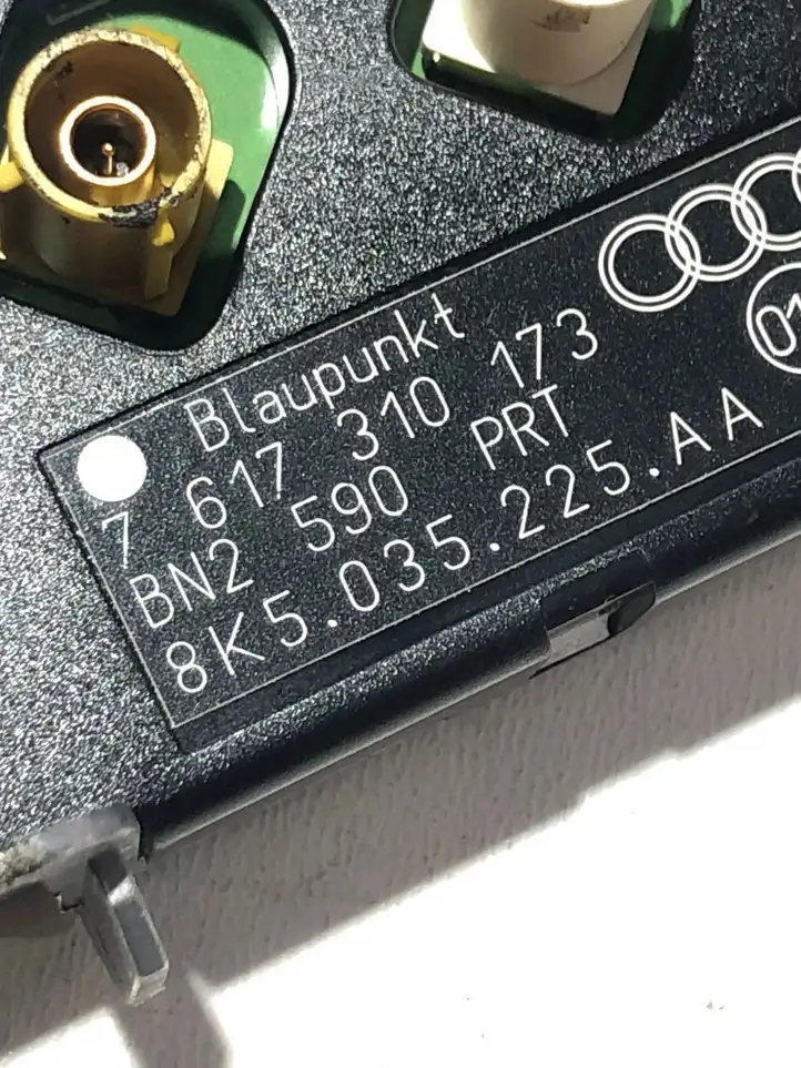 Audi A4 S4 B8 8K (2007 - 2011) 8K5035225AA Усилитель антенны — фото 3