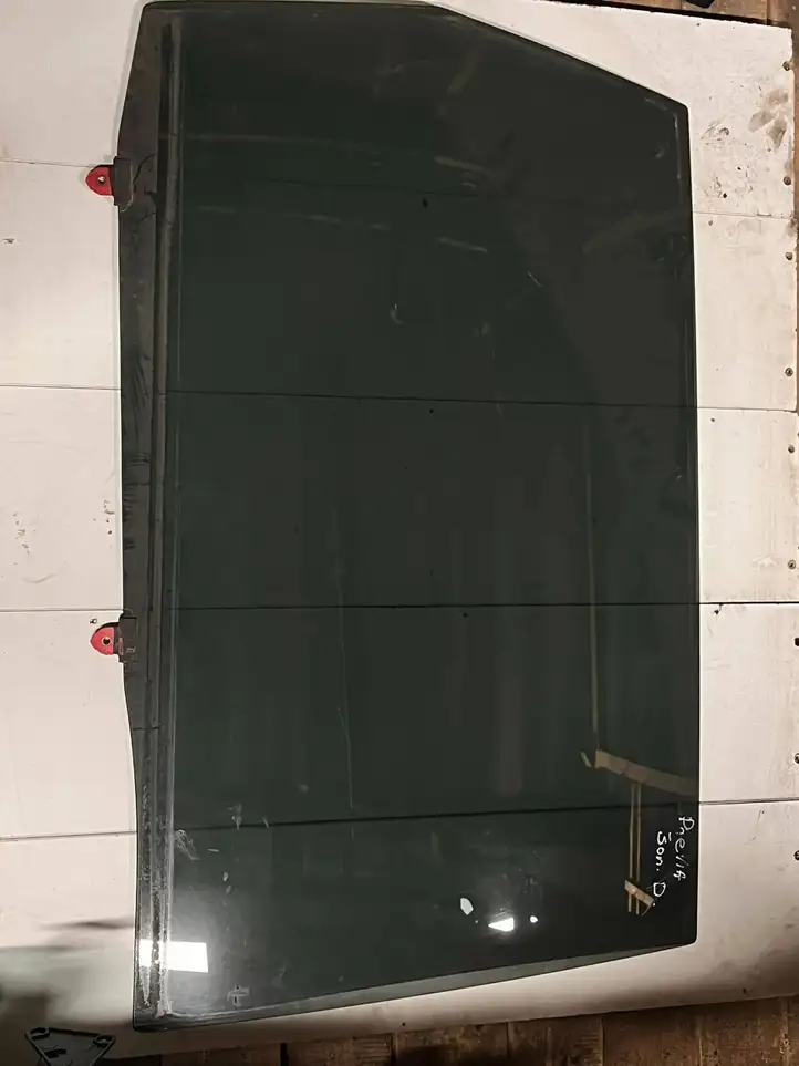 Toyota Previa (XR30, XR40) II (2000 - 2006) Стекло задней двери — фото 2