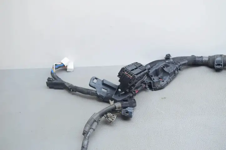 Toyota Prius (XW30) (2009 - 2015) 8212247030 Проводка двигателя — фото 10