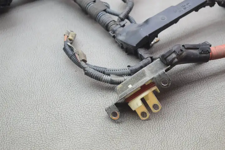 Toyota Prius (XW30) (2009 - 2015) 8212247030 Проводка двигателя — фото 12