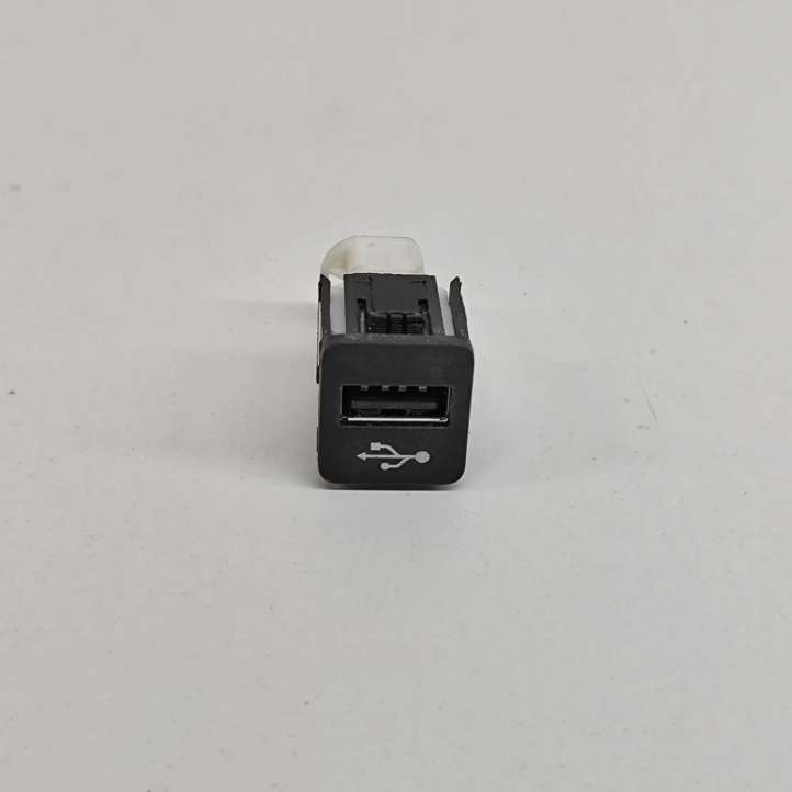 9229294 BMW X3 G01 USB jungtis