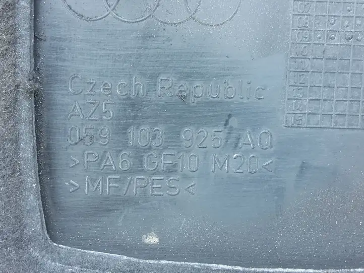 Audi A5 8T 8F (2007 - 2011) 059103925AQ Крышка двигателя декоративная — фото 3