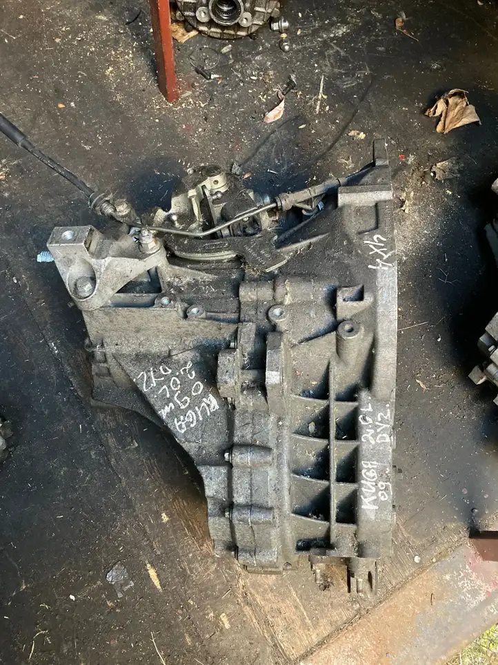 Ford Kuga I (2008 - 2012)  8V4R7002BF Механическая коробка передач, 6 передач