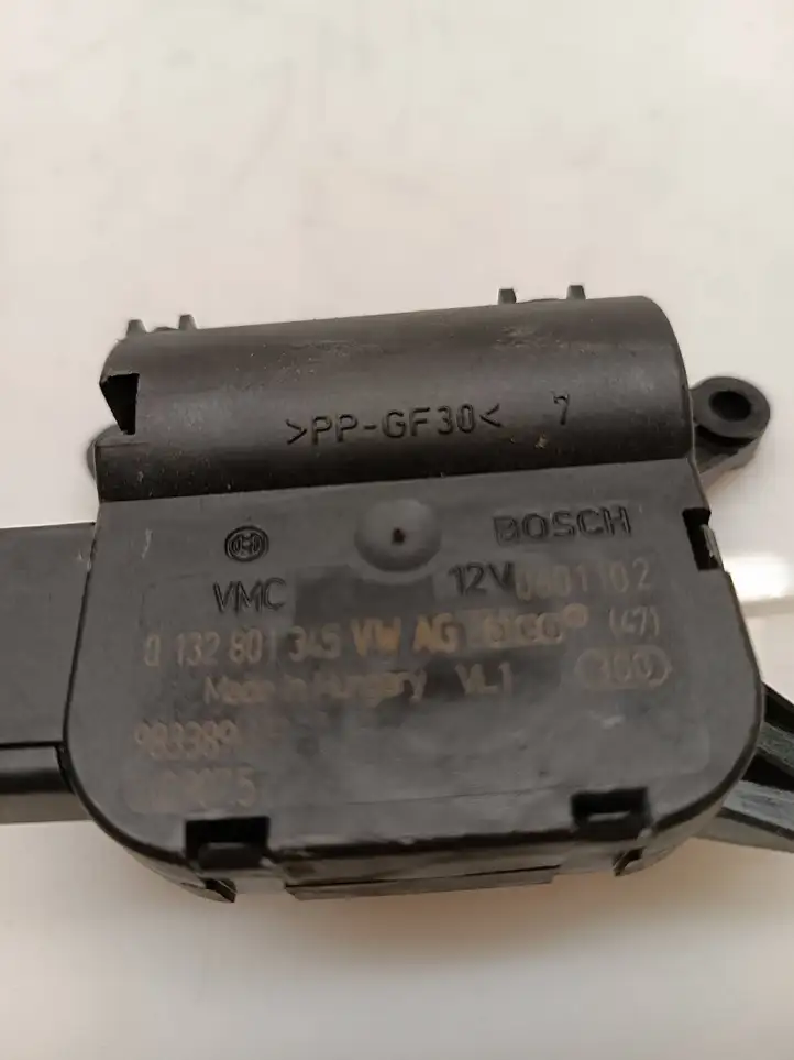 Audi A3/S3 8P (2008 - 2013) 0132801345 Двигатель задвижки потока воздуха — фото 4