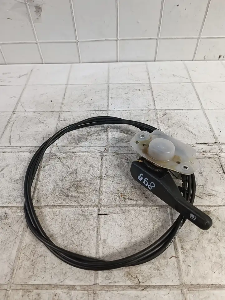 Nissan     трос топливного бака