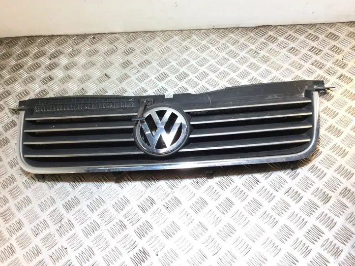 Volkswagen PASSAT B5.5 (2001 - 2005) 3B0853651 Верхняя решетка радиатора — фото 1