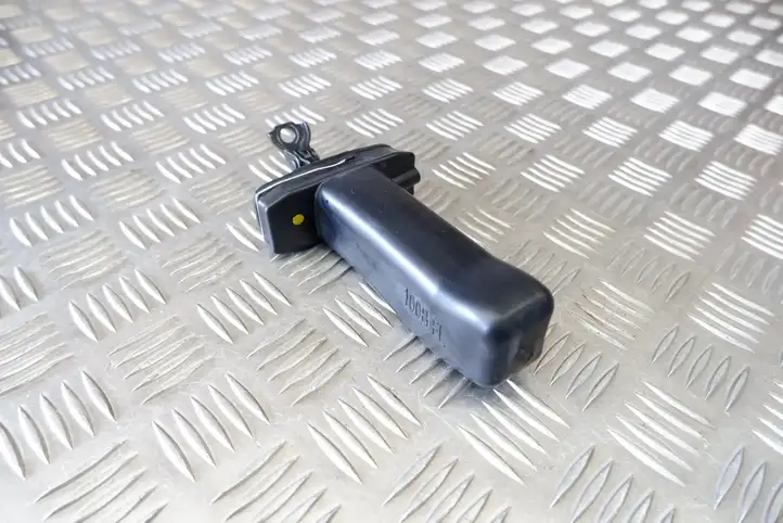 Lexus UX 300e (2020 - )  6862076021 Ограничитель открывания передней двери