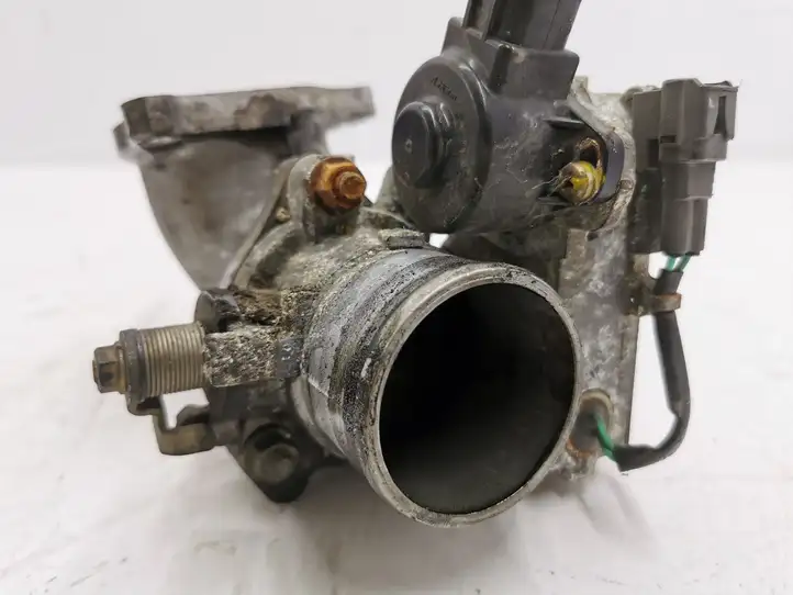 Toyota Corolla Verso AR10    Дроссельная заслонка