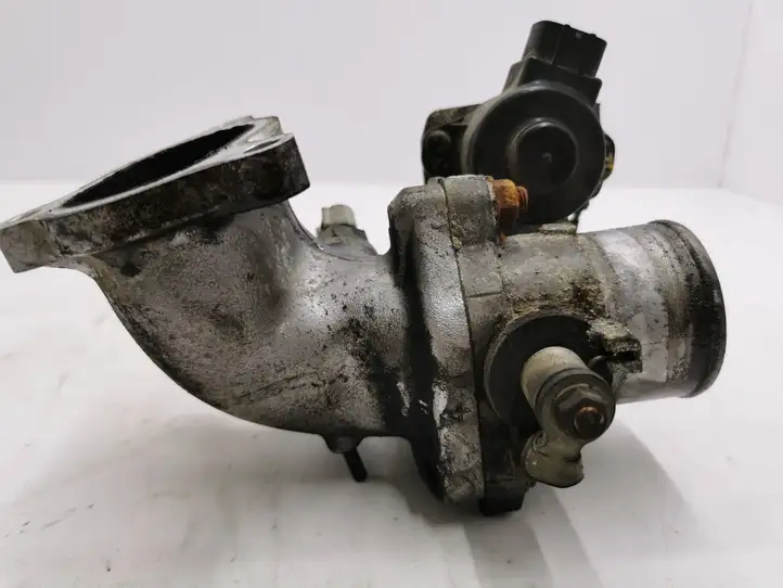 Toyota Corolla Verso AR10    Дроссельная заслонка