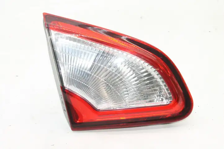 Nissan Qashqai (2010 - 2013) B26555BR01A Задний фонарь в крышке багажника — фото 1