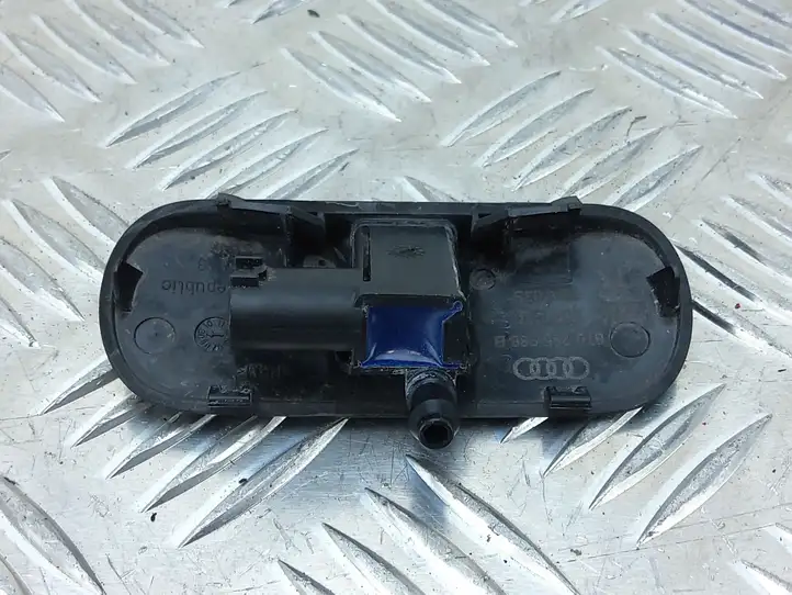Audi A5 8T 8F (2007 - 2011) 8T0955988B Форсунка омывателя лобового стекла — фото 2