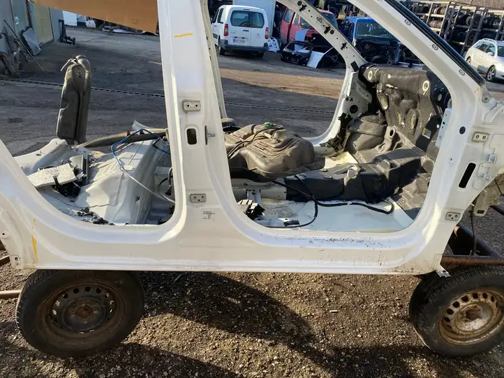 Opel Mokka B (2020 - ) Передний порог кузова — фото 1