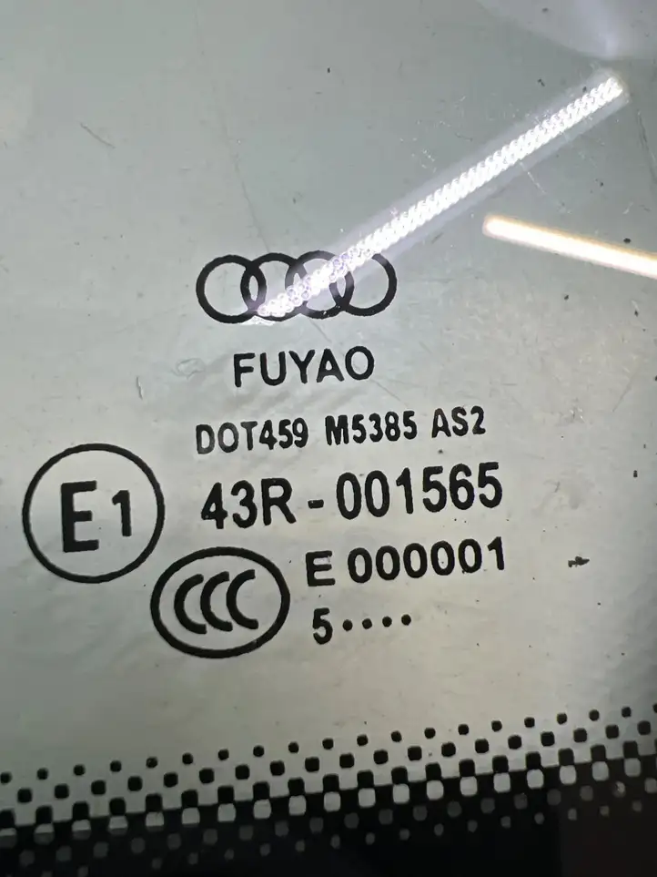 Audi A4 S4 B9 (2015 - 2019) 8W5845300F Заднее боковое стекло — фото 2