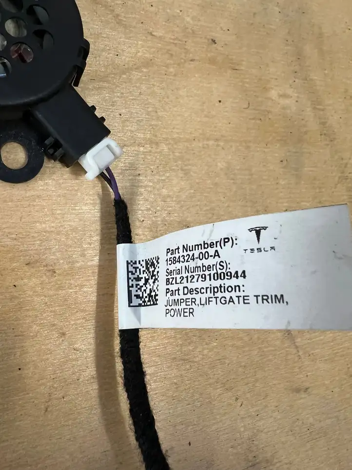 Tesla Model Y (2019 - 2024) 158432400A Жгут проводов крышки багажника — фото 4