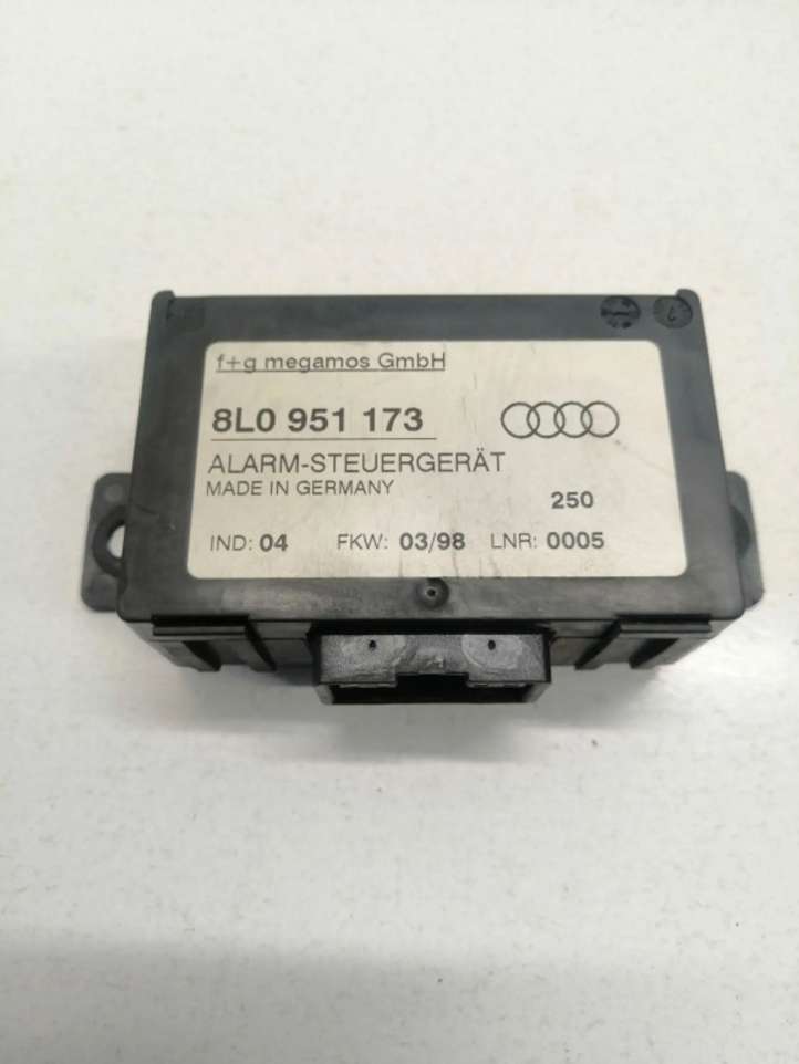 8L0951173 Audi A8 S8 D2 4D Signalizacijos valdymo blokas