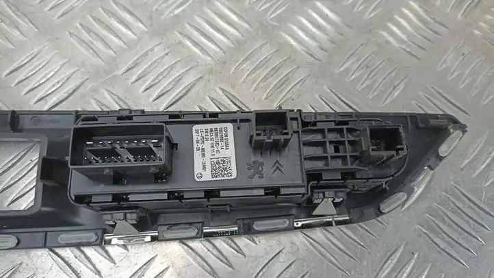 Peugeot 3008 II (2016 - 2023) 96788273ZD Блок кнопок стеклоподъемников — фото 4