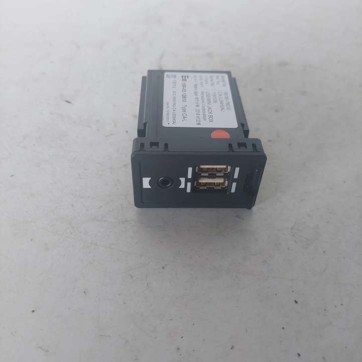 8619078010 Lexus RX 450H USB jungtis