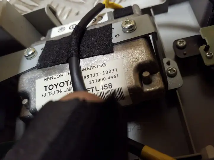 Toyota Avensis T270 (2009 - 2012) 8973220031 Передняя подсветка — фото 2